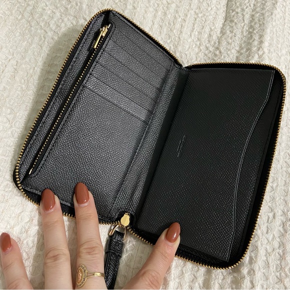 🚫SOLD🚫 EUC COACH Crossgrain Leather Phone Wallet - Picture 4 of 8